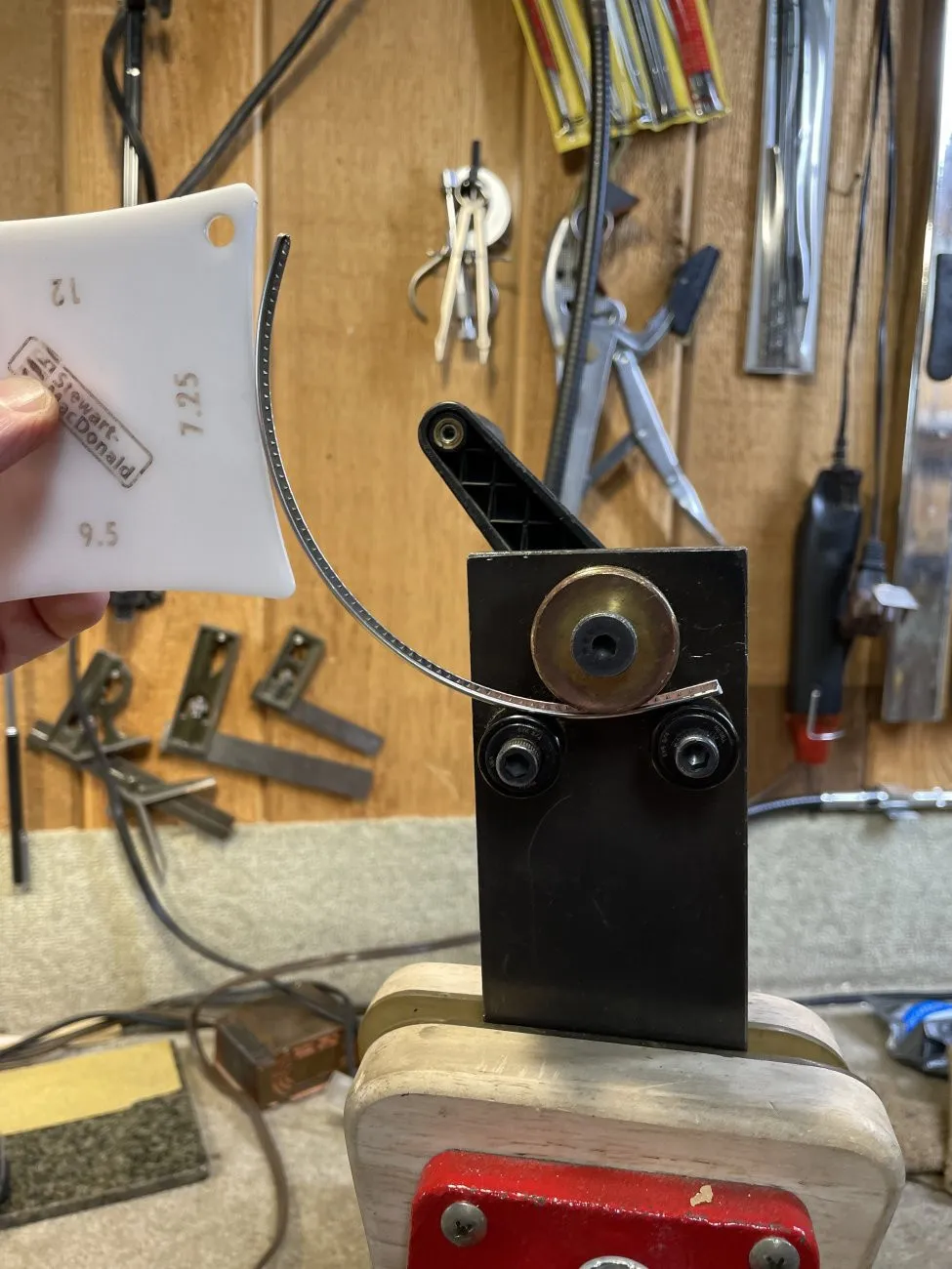 Sintoms ST 100 – Profesionálna ohýbačka pražcového drôtu