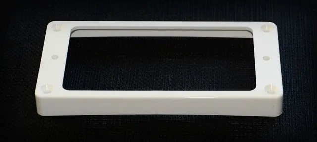 EMG Arched 6 M Plastový Rámik pre Snímač Humbucker Biela