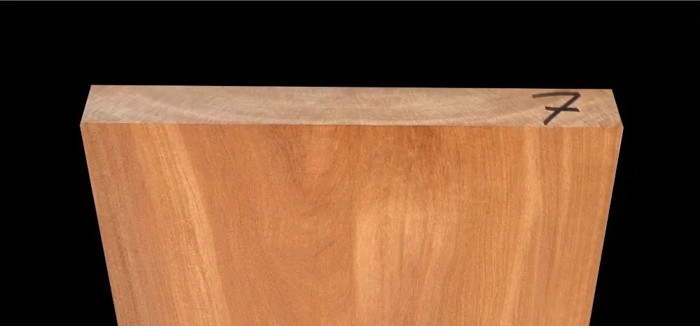 Mahagón Drevo na Gitaru- Basgitaru 590 x 380 x 45 mm