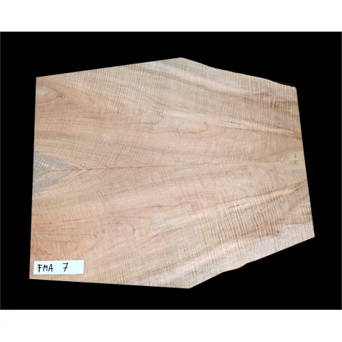 Javor Vlnitý Vrchná doska na Gitaru - Basgitaru FMA 7- 605 x 560/360 x 5,2 mm