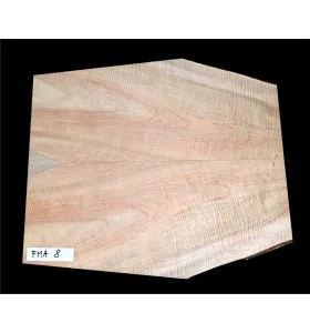Javor Vlnitý Vrchná doska na Gitaru - Basgitaru FMA 8- 605 x 560/480 x 5,2 mm