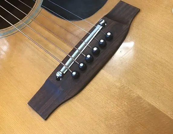 Hosco F-2802 - Ebenová Kobylka Pre Akustickú Gitaru Typ Martin