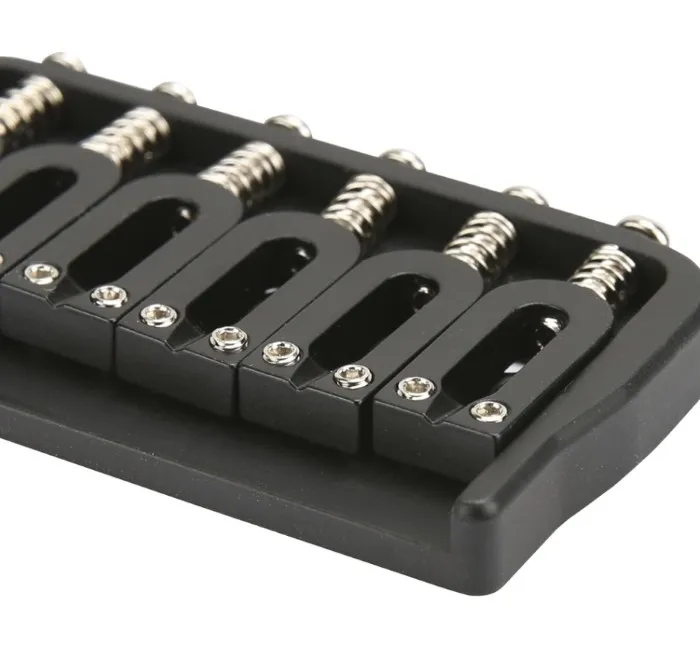 Partsland PGT6 BK – Pevná kobylka pre 6-strunovú gitaru typ ST, Čierna