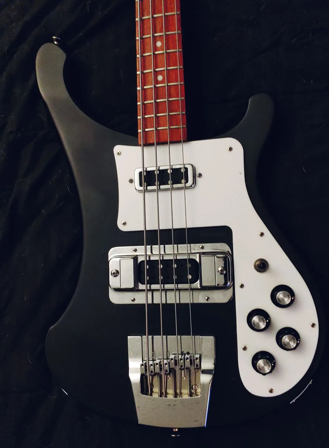 Hipshot Rickenbacker – Kobylka pre 4-strunovú Basgitaru, Chróm (5RK400BC) Hipshot Rickenbacker – Kobylka pre 4-strunovú Basgitaru, Chróm (5RK400BC)