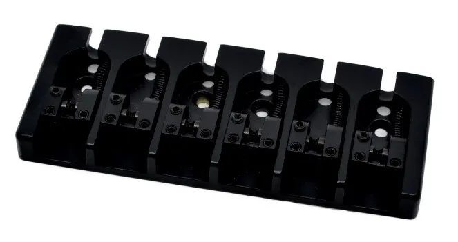 Hipshot – Kobylka A-Style pre 6-strunovú Basgitaru, Čierna (5A600BB-708)