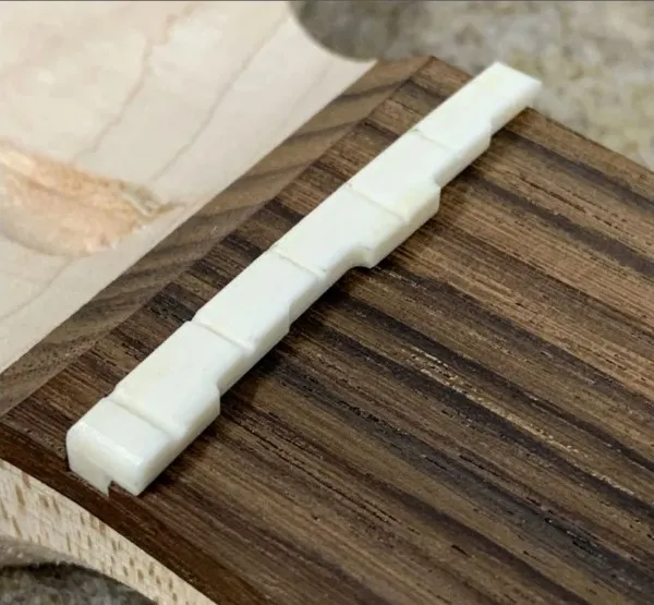 Hosco NS1 Nultý Pražec Pre Gitaru Biela