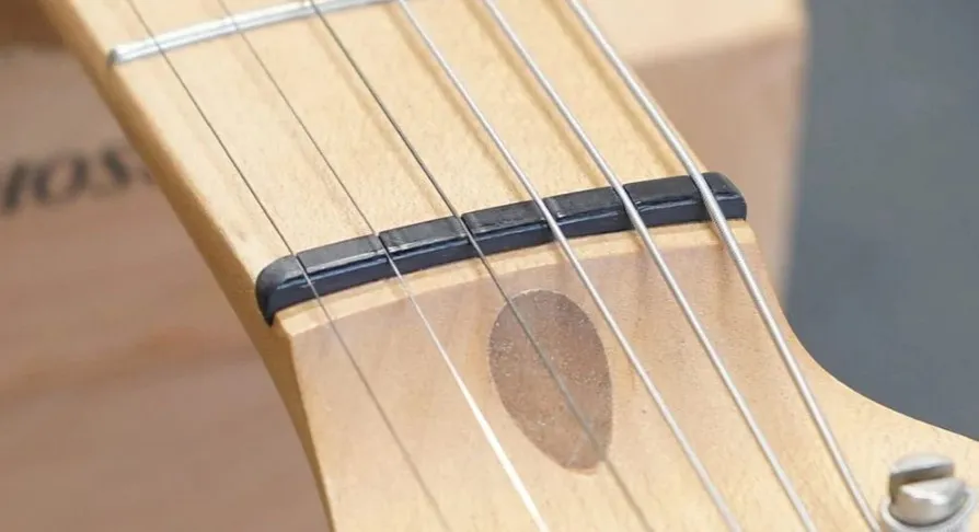 Hosco HSBK-NS1 Nultý Pražec Pre Gitary Fender Čierna Hosco HSBK-NS1 Nultý Pražec Pre Gitary Fender Čierna