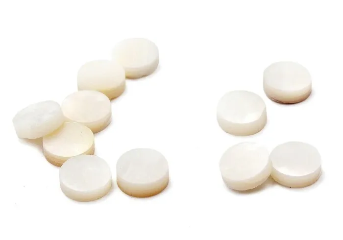 Biela perleťová polohová značka kruhová – 5 mm