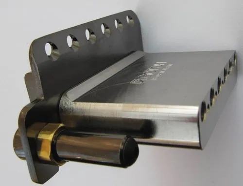 Gotoh 510TS-FE2 – 6-strunové tremolo s oceľovým blokom (ST-Style), Cosmo Black