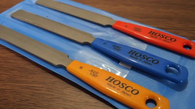 Hosco TL-NF3B – Sada obojstranných pilníkov na nultý pražec basgitary (3 ks)