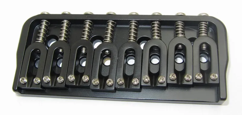 Hipshot – Pevná Kobylka pre 8-strunovú Gitaru (.125), Čierna (41080B)